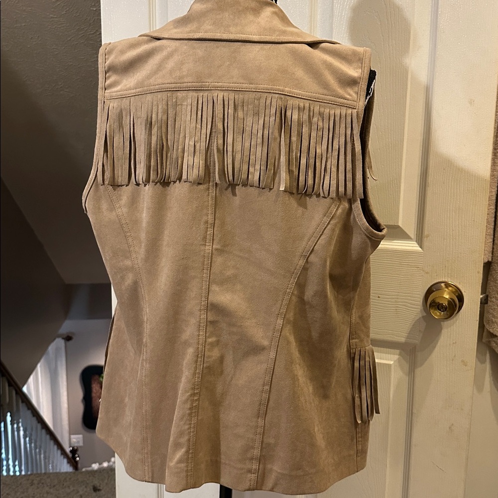 Chico's Suede Fringe Vest Sz 2 - Picture 6 of 11